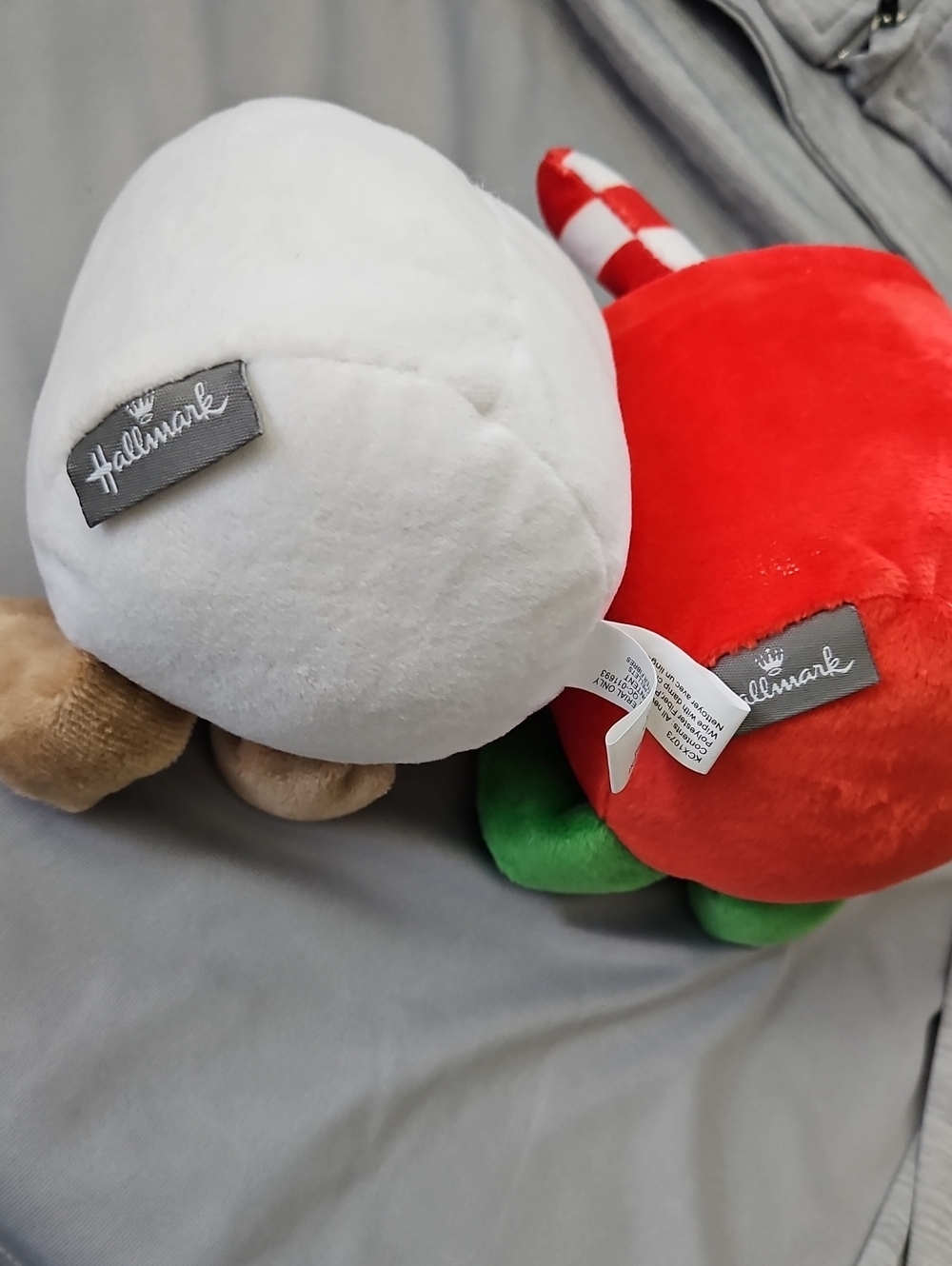Hallmark Better Together Plushies Magnetic Hot Cocoa & Marshmallow - Picture 6 of 11